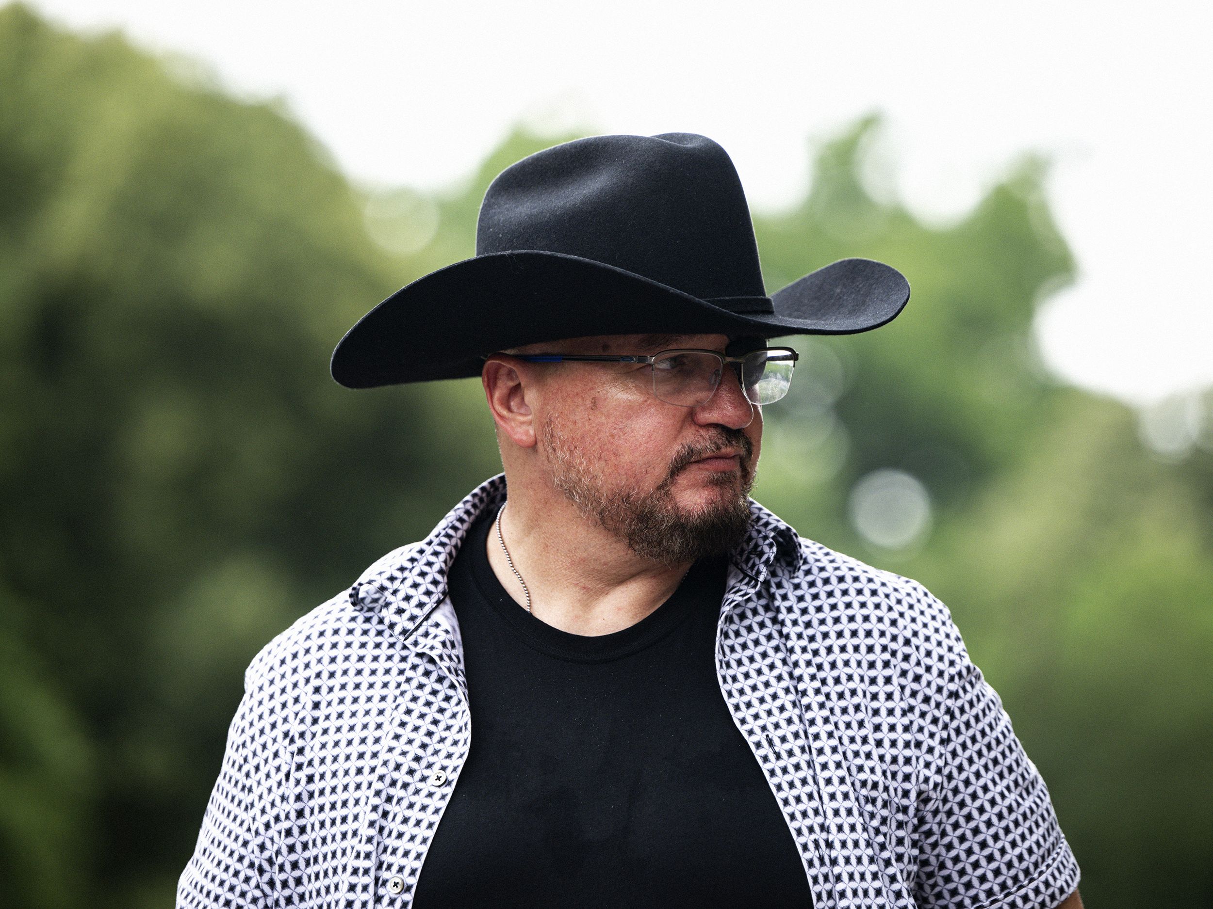 Stewart Rhodes Relaunched the Oath Keepers. Even Old Oath Keepers Don’t Care